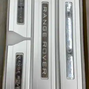 Накладки порогов от Range Rover