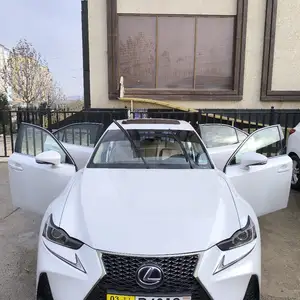 Lexus IS series, 2017