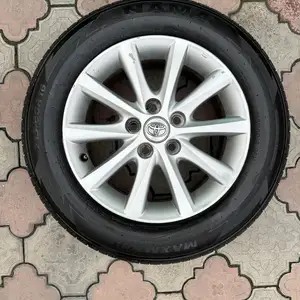 Диск и шины R16 Toyota Camry xle