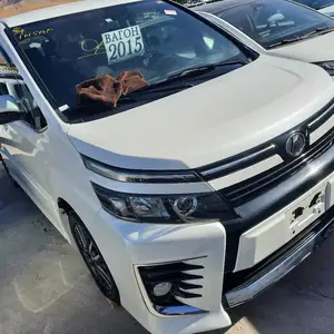 Toyota Voxy, 2015