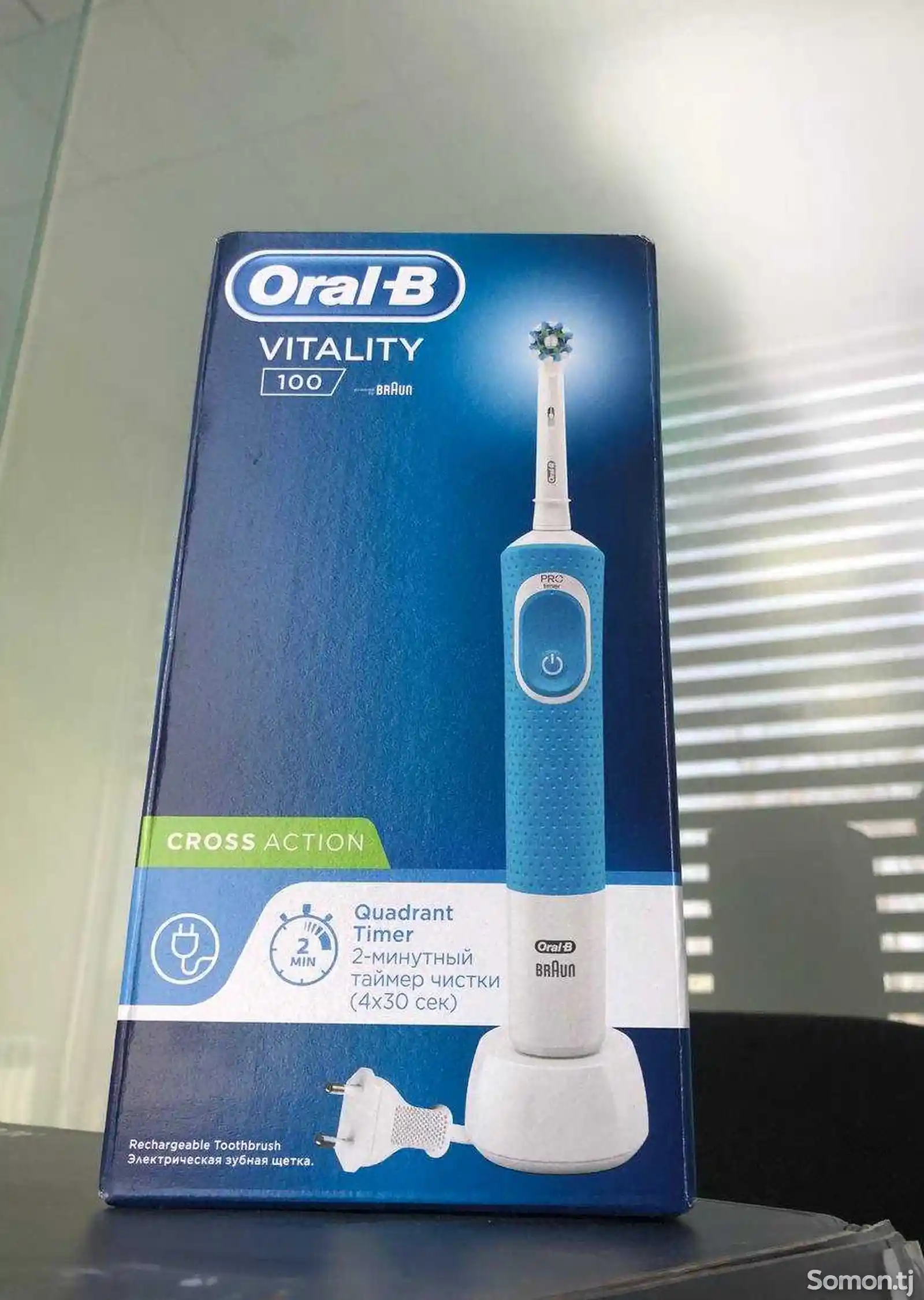 Электрическая зубная щетка Oral-B Vitality D100-1