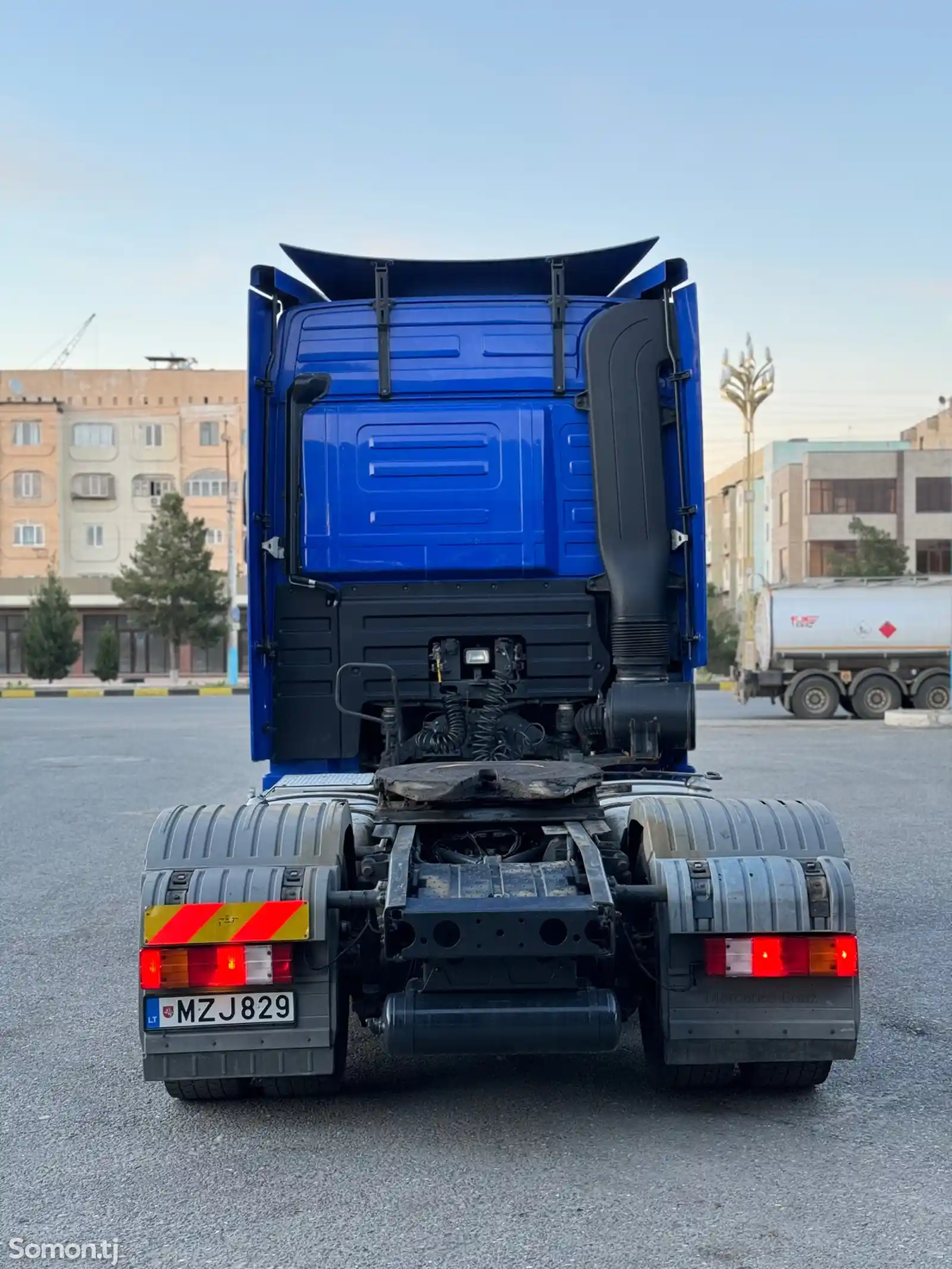 Седельный тягач Mercedes-Benz Actros V8 Avtomat Retarder-6