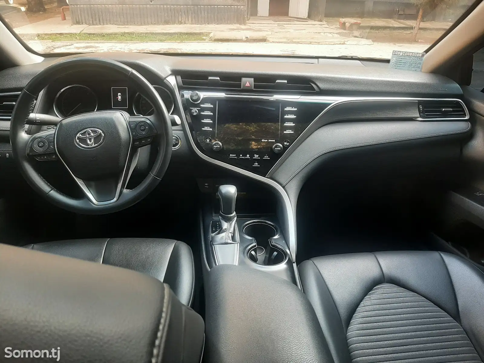 Toyota Camry, 2018-1