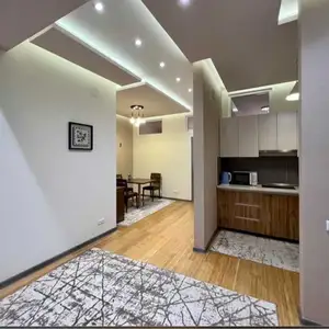 2-комн. квартира, 10 этаж, 58м², Голубой экран