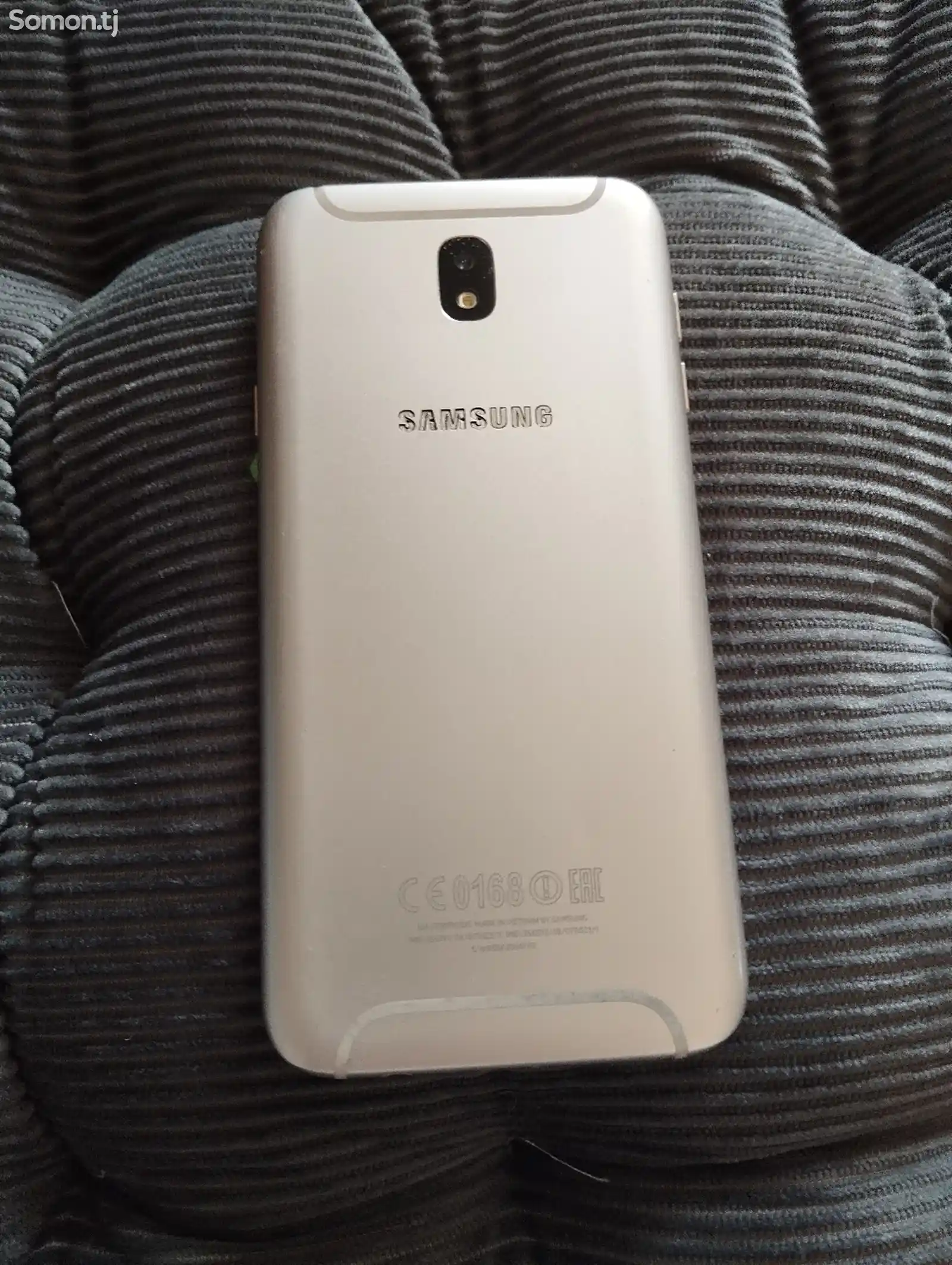 Samsung Galaxy j7 Vietnam-6