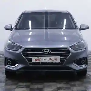 Лобовое стекло на Hyundai Solaris 2017