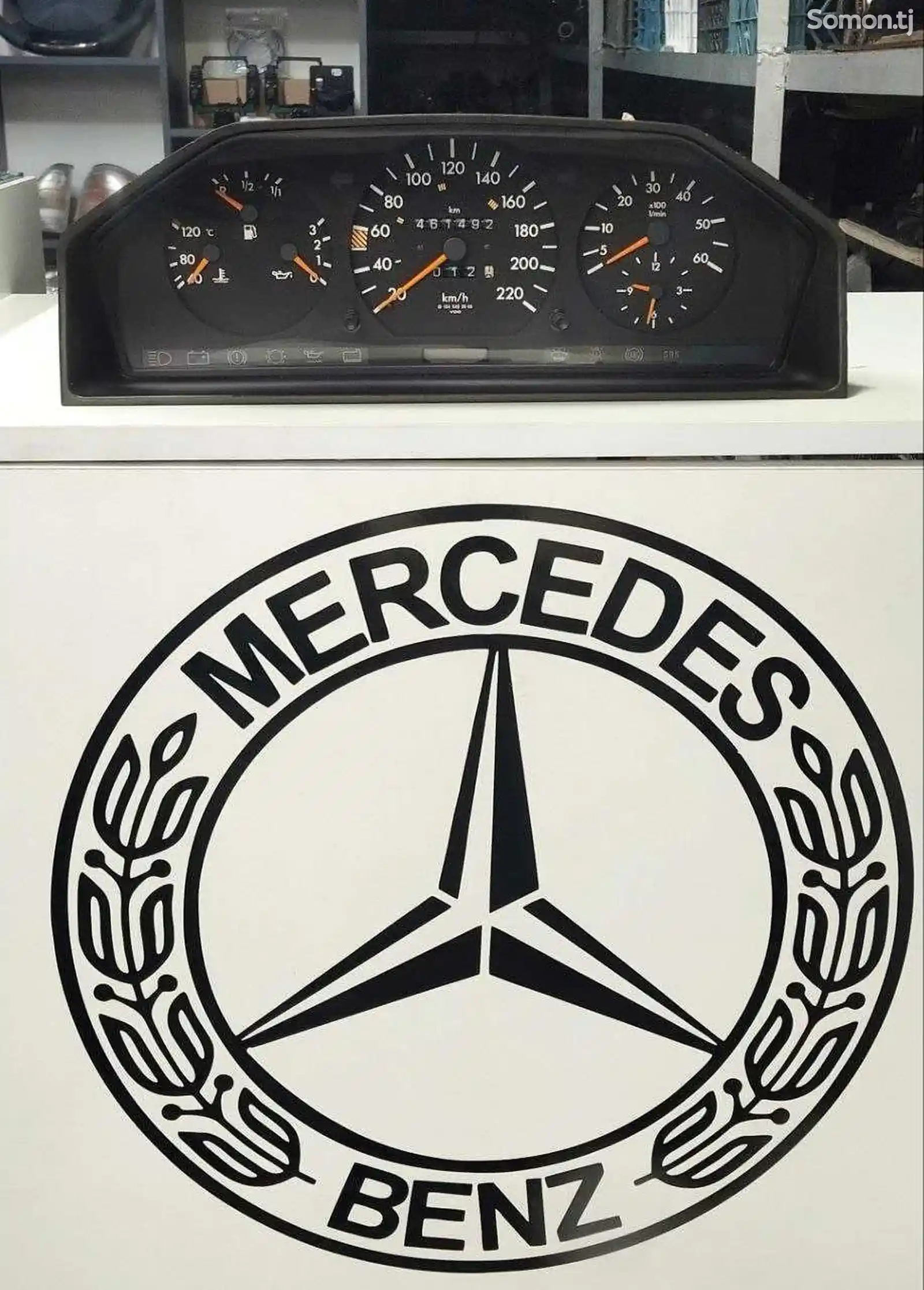 Приборная панель от Mercedes-Benz W124-2