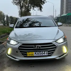 Hyundai Elantra, 2016