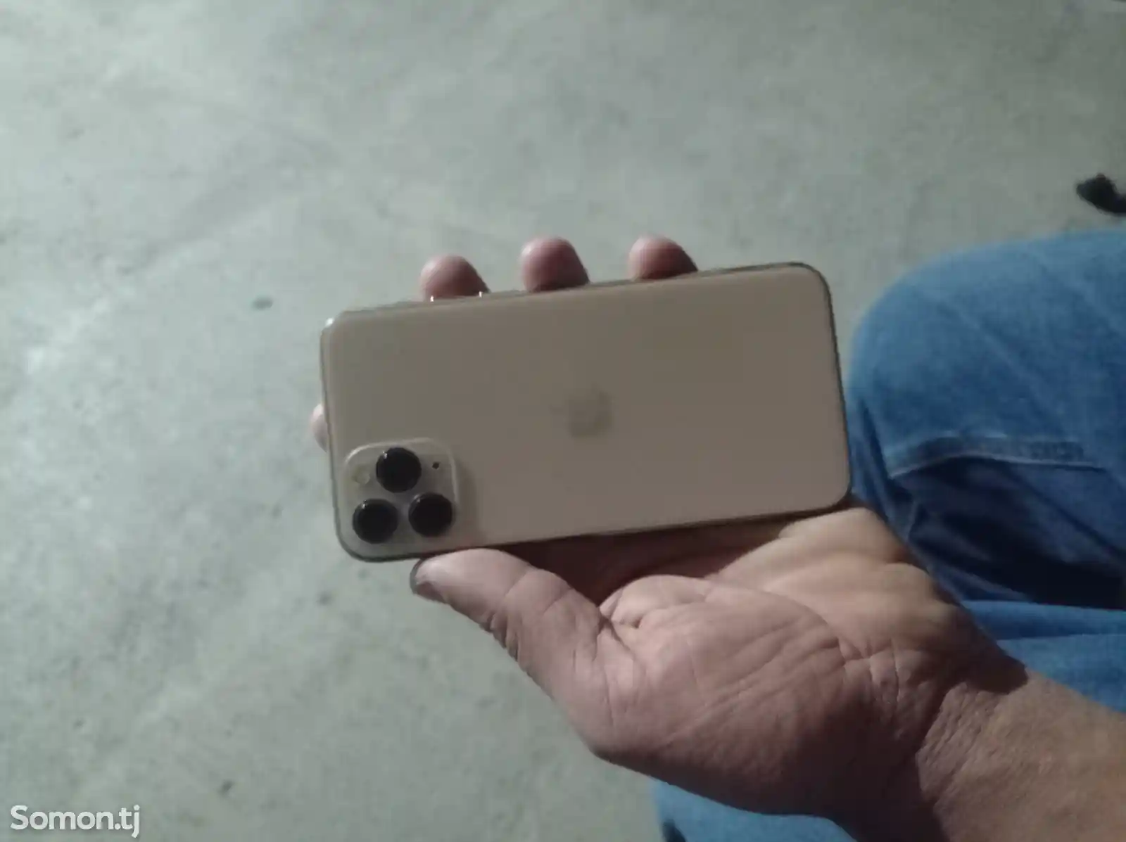 Apple iPhone 11 Pro Gold-1