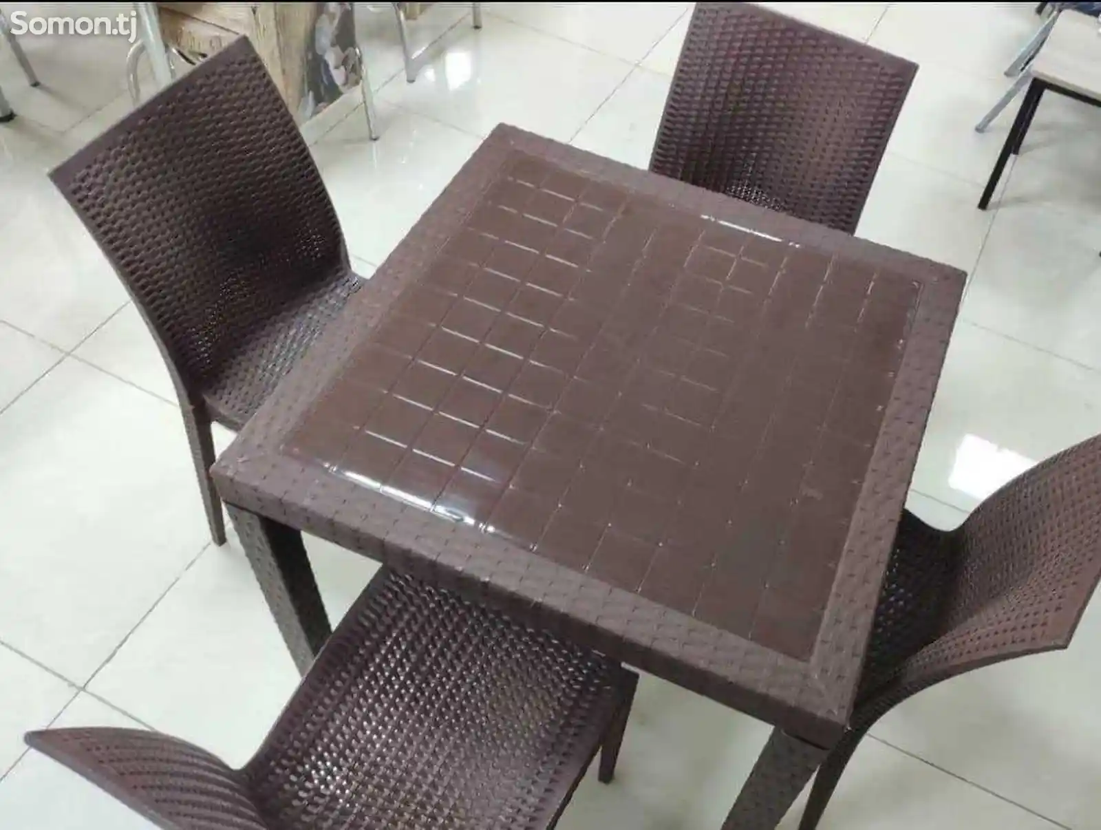 Пластиковые столы и стулья-5