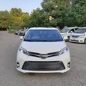 Toyota Sienna, 2015