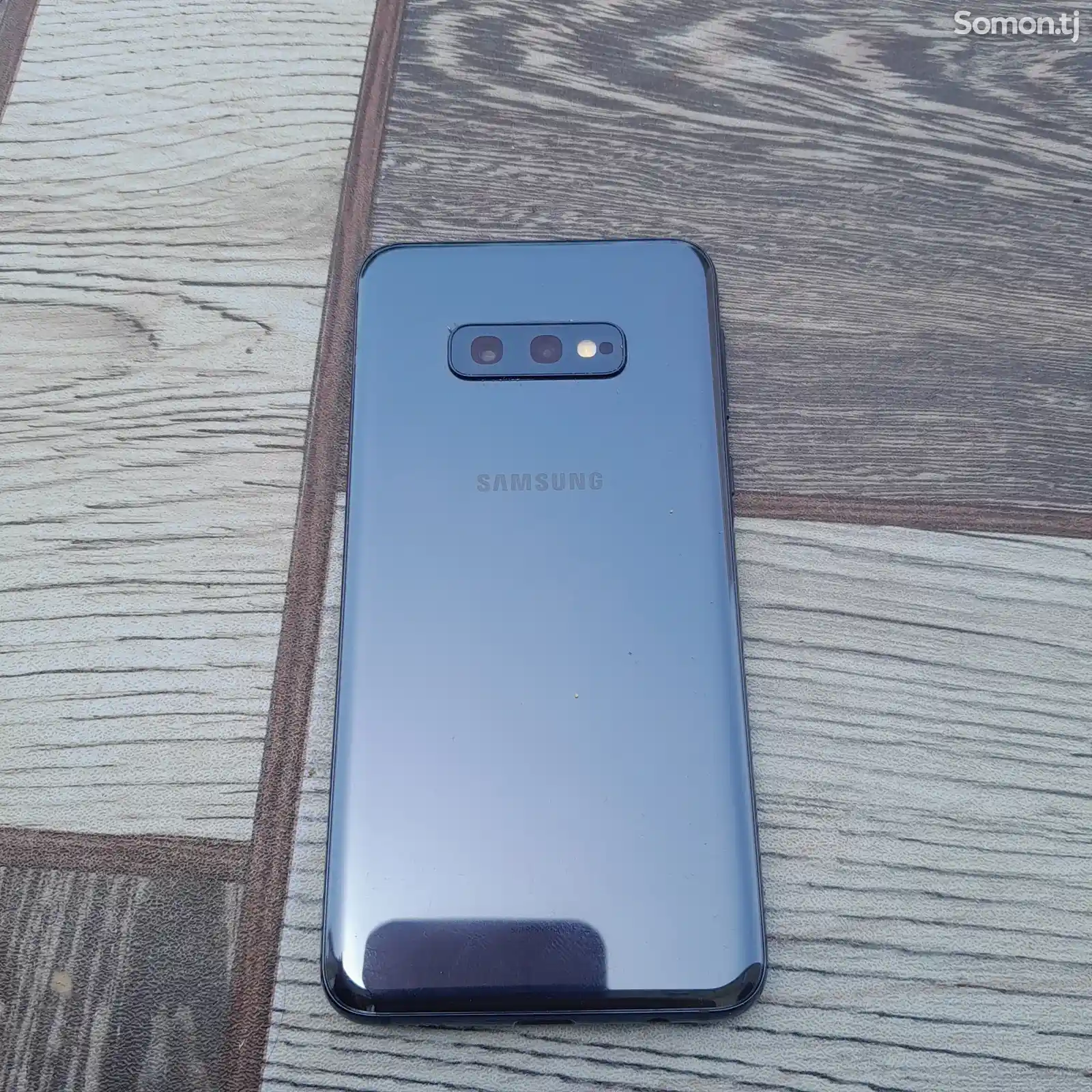 Samsung Galaxy s10e-4
