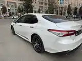 Toyota Camry, 2017-4