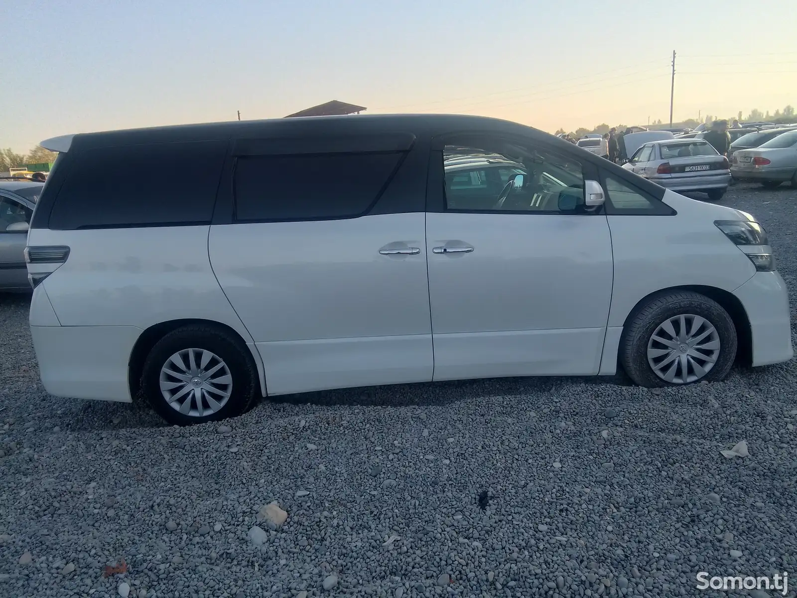 Toyota Vellfire, 2011-3