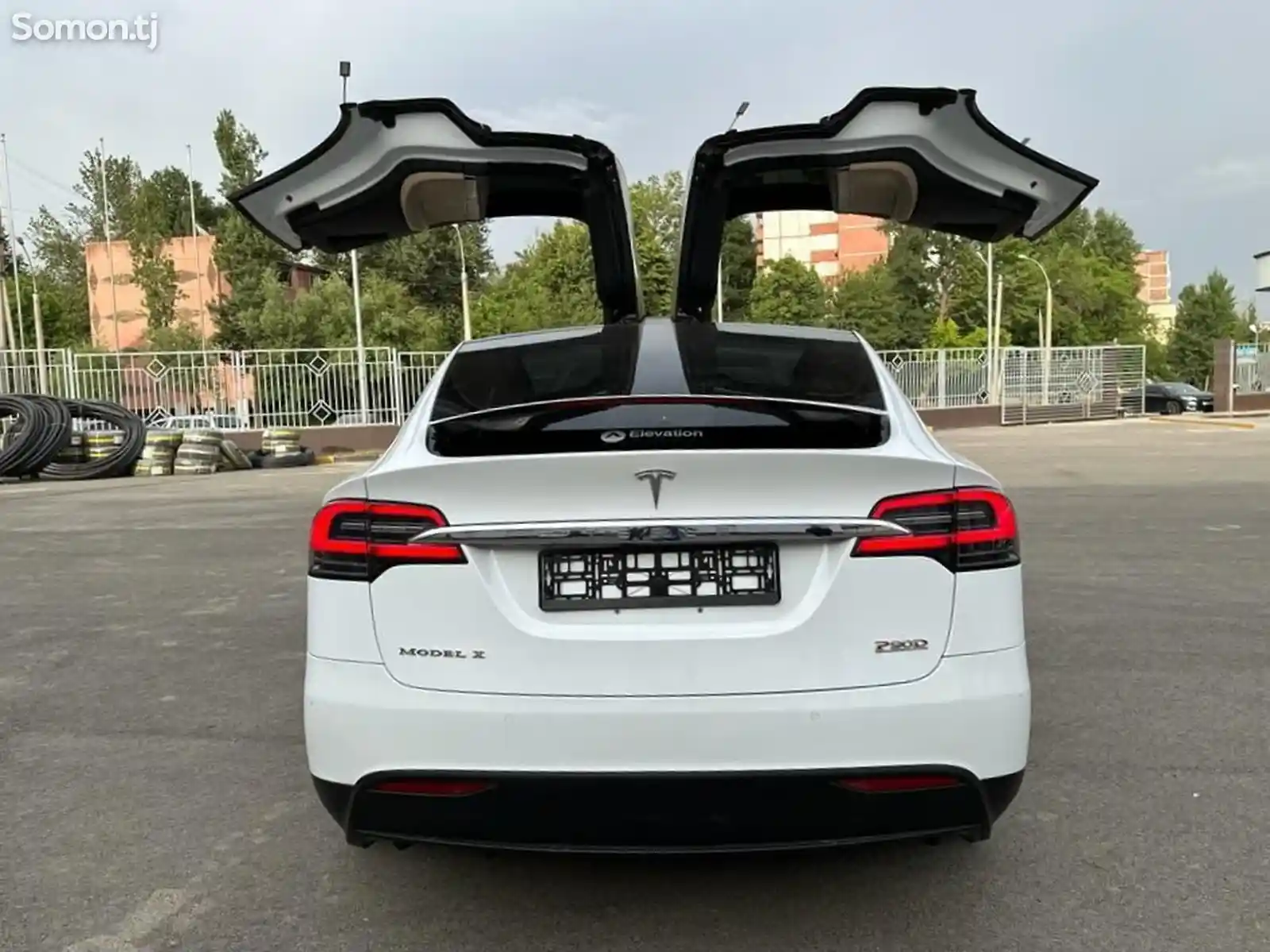 Tesla Model X, 2016-1