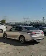 Toyota Camry, 2017-4