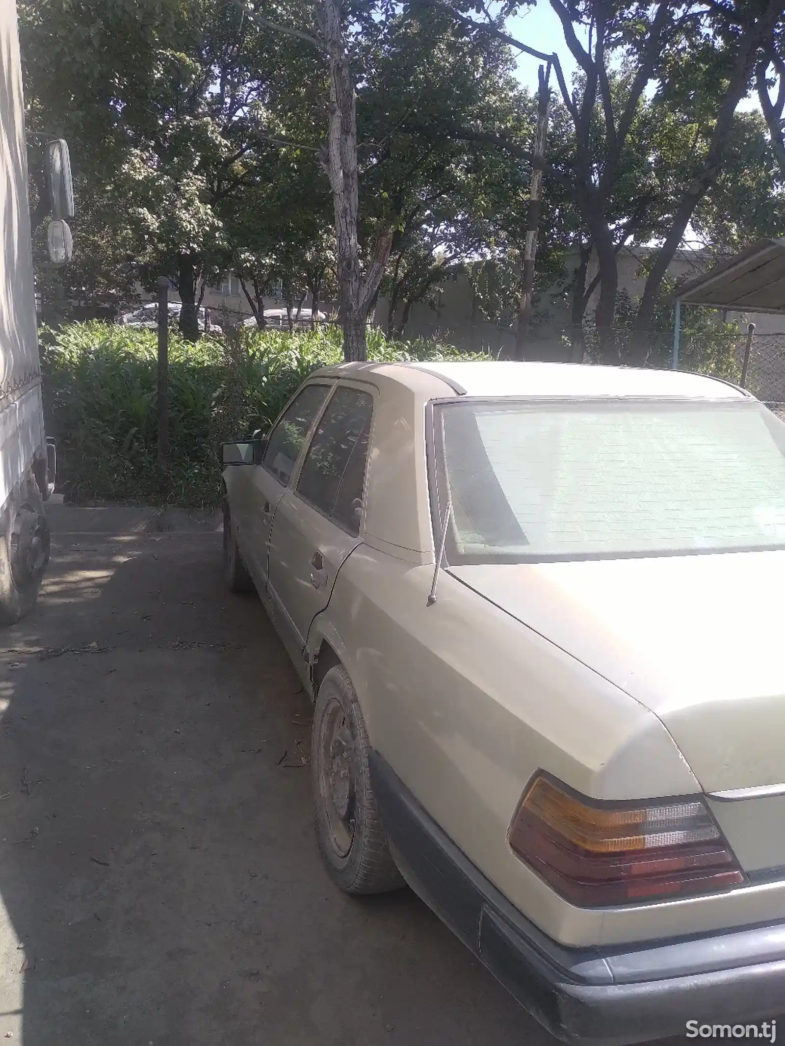 Mercedes-Benz E class, 1985-3