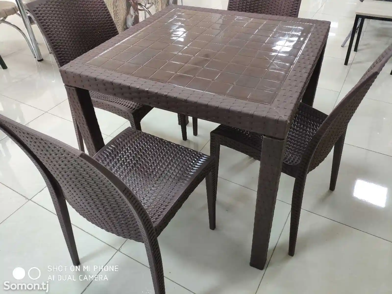 Пластмассовые столы и стулья-3