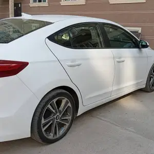 Hyundai Elantra, 2017