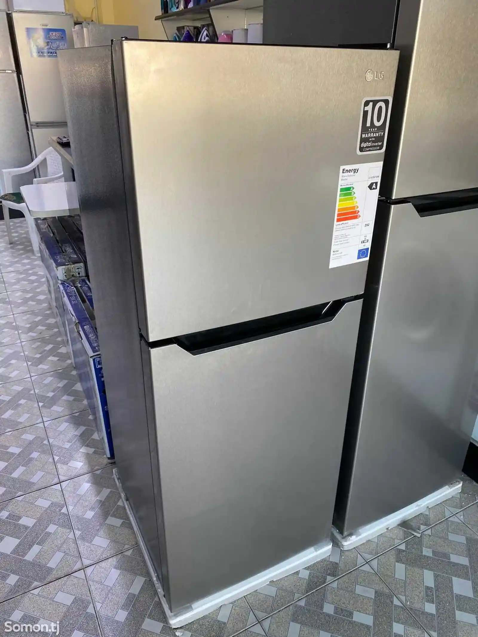 Холодильник LG 220L black-1