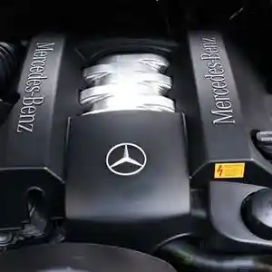Крышка мотор от Mercedes Benz