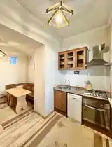 3-комн. квартира, 1 этаж, 80м², ул.м.турсунзода.8.кв.17-5