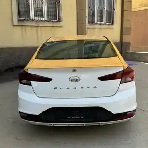 Hyundai Elantra, 2019