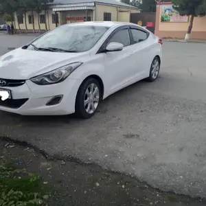 Hyundai Elantra, 2012