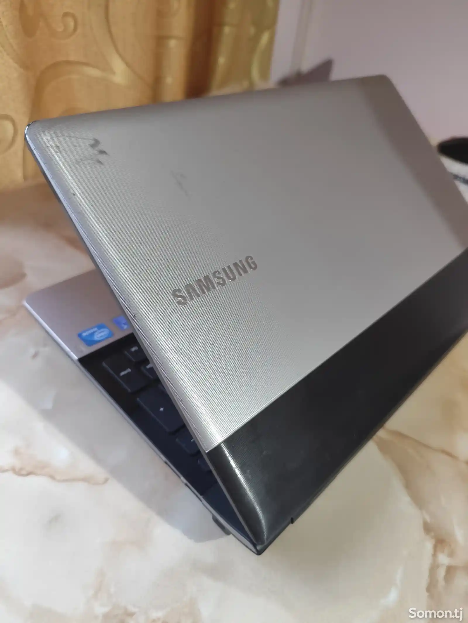 Ноутбук Samsung-1