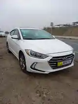 Hyundai Elantra, 2017-3