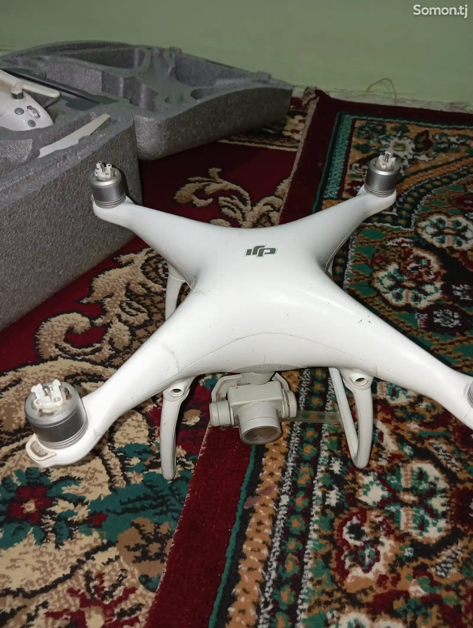 Квадрокоптер DJI Phantom 4-3