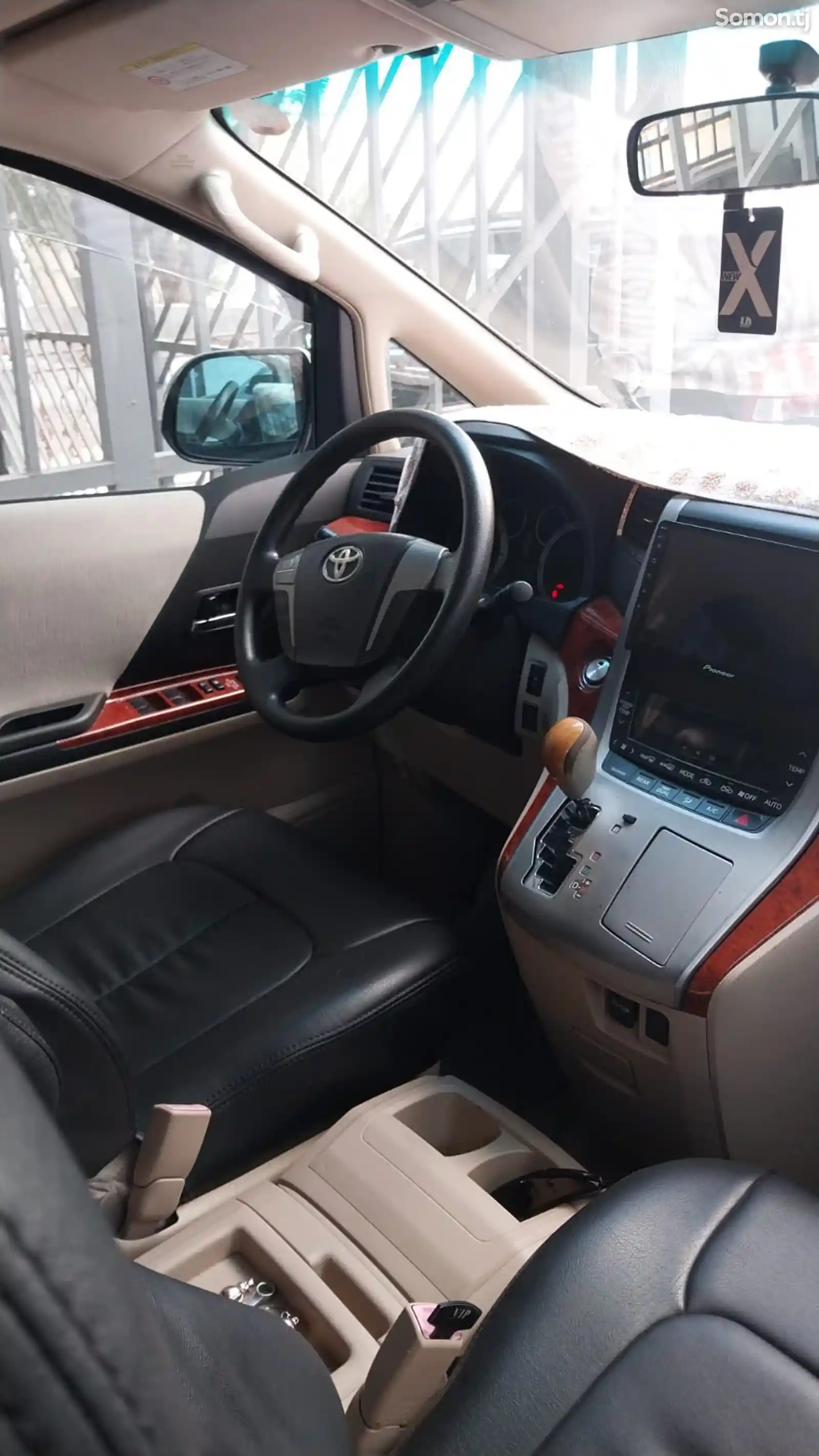 Toyota Vellfire, 2010-5