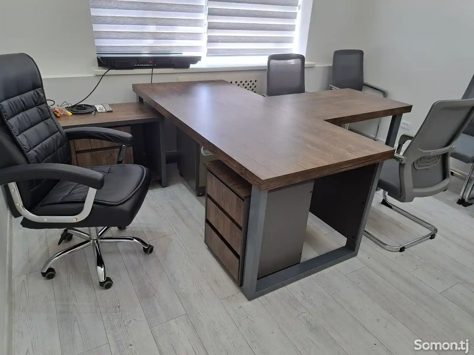 Офисный стол-1
