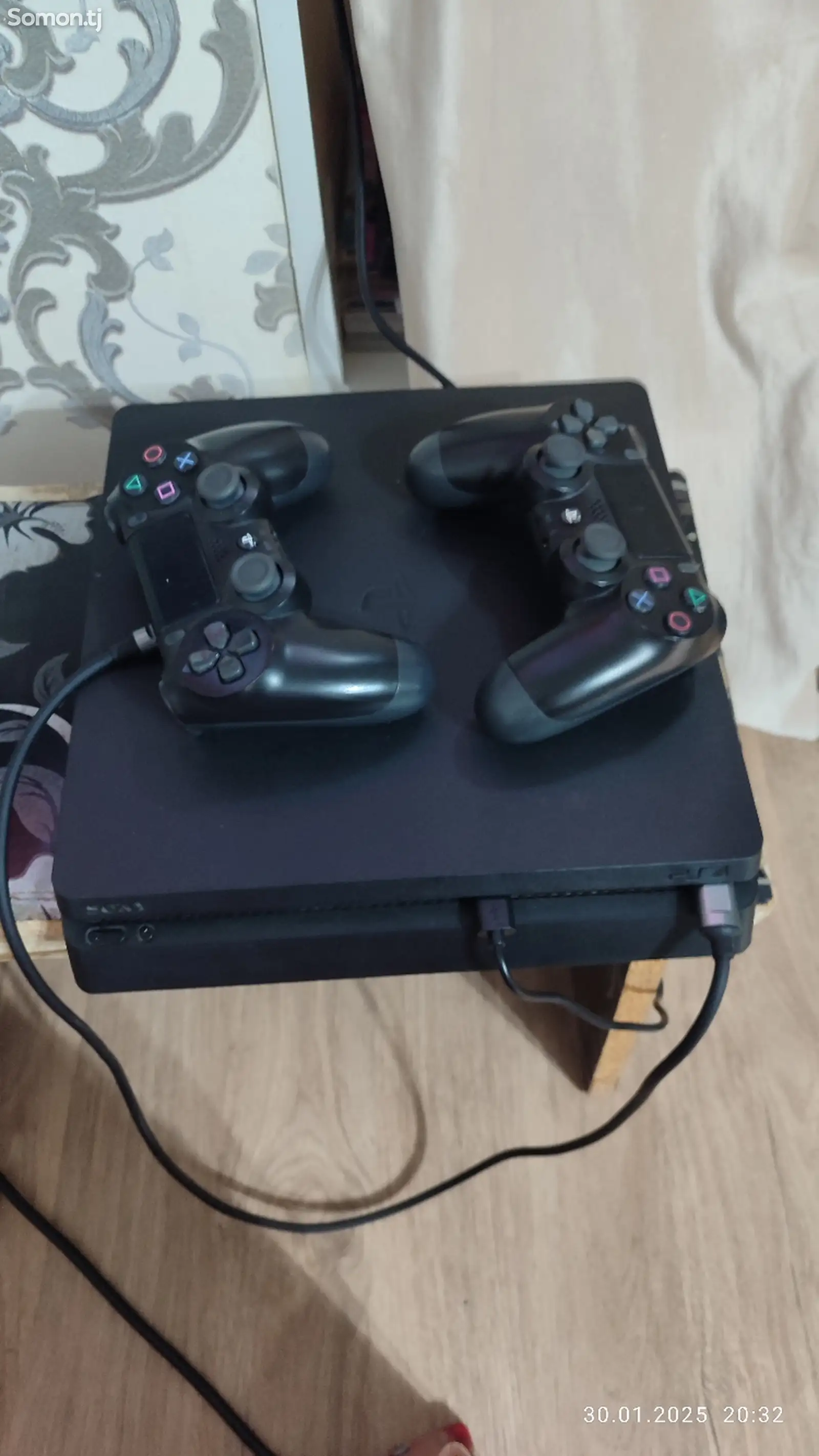 Игровая приставка Sony PlayStation 4 slim-1