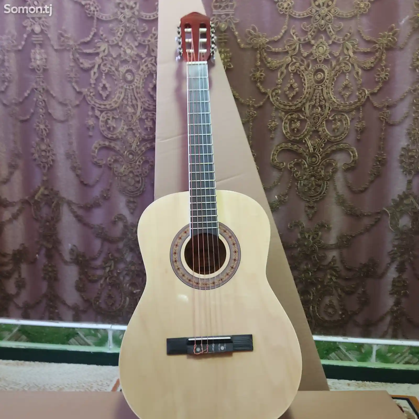 Классическая гитара с чехлом-1