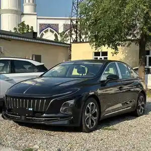 Hongqi E-QM5, 2024