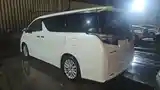 Toyota Vellfire, 2015-4