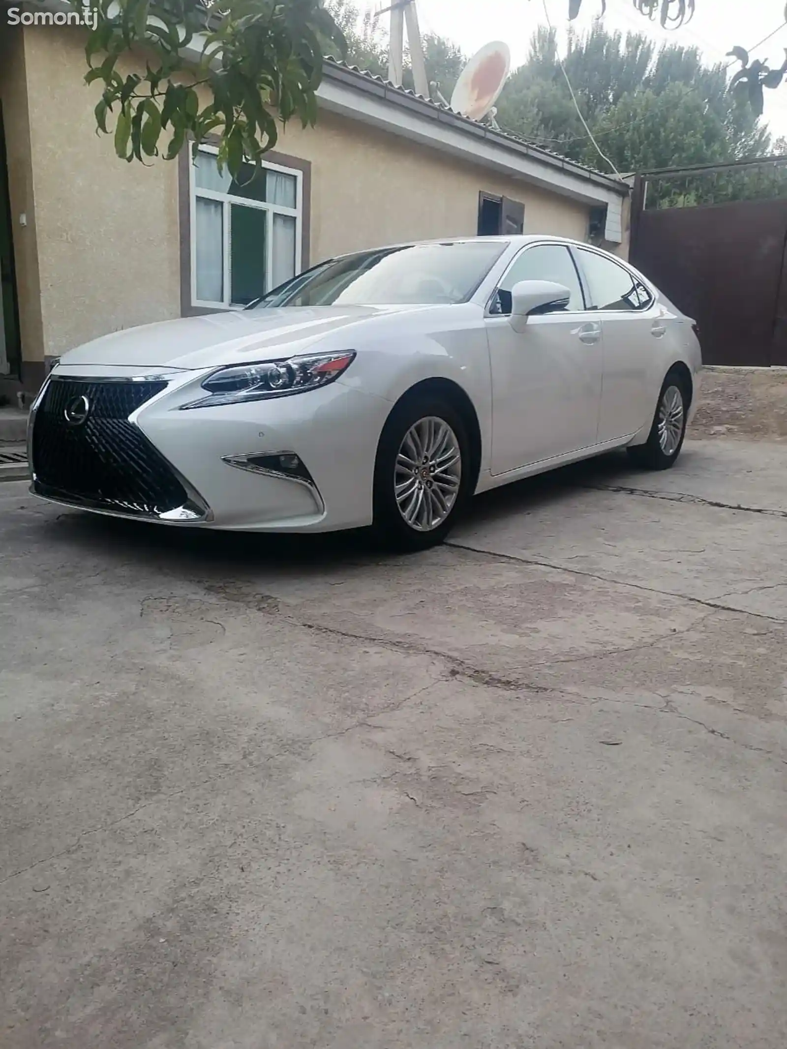 Lexus ES series, 2015-10