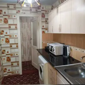 2-комн. квартира, 2 этаж, 45м², универмаг