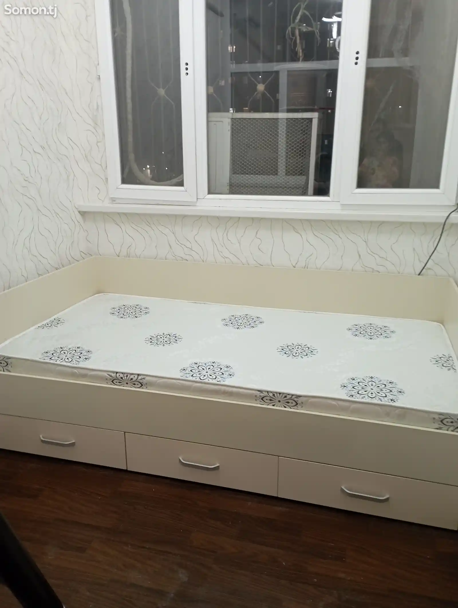 Кровать полутороспальная с матрасом-2