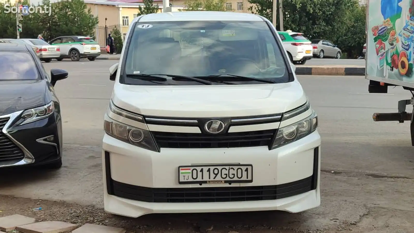 Toyota Voxy, 2014-1