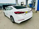 Hyundai Elantra, 2017-7