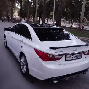 Hyundai Sonata, 2011