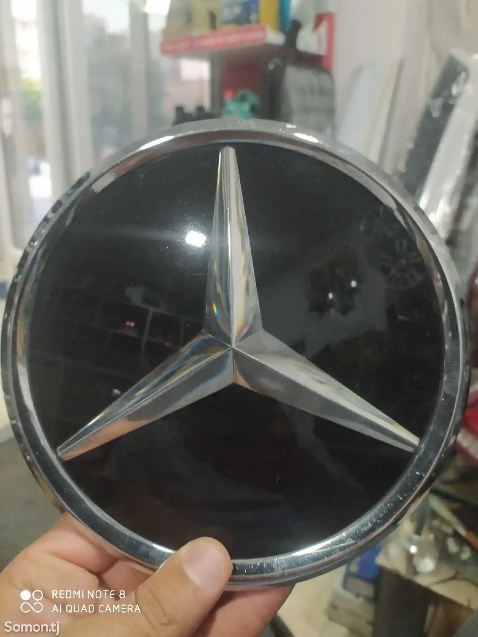 Эмблема от Mercedes-Benz-1