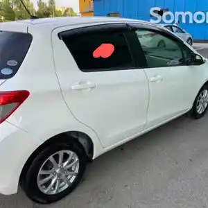 Задние нетонированные стёкла от Toyota Vitz 2011