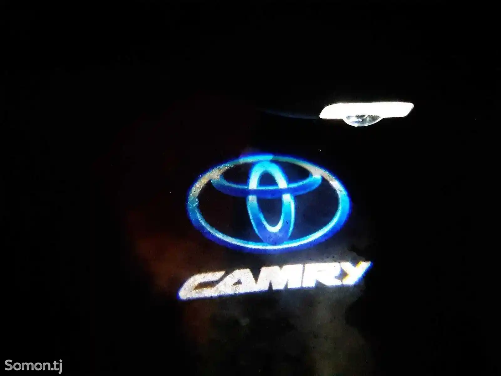 Логотип для Camry-2