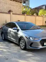 Hyundai Elantra, 2017-7