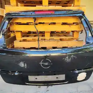 Крышка багажника на Opel Astra H