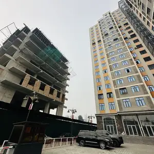 3-комн. квартира, 15 этаж, 117 м², Лохути 33