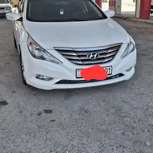 Hyundai Sonata, 2010